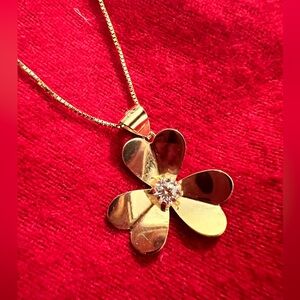 18k Pure Saudi gold Elegant Gold Flower Pendant necklace.Not gold plated